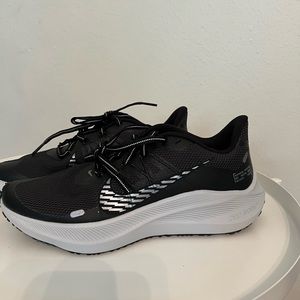 NWOT Nike RUN SHIELD